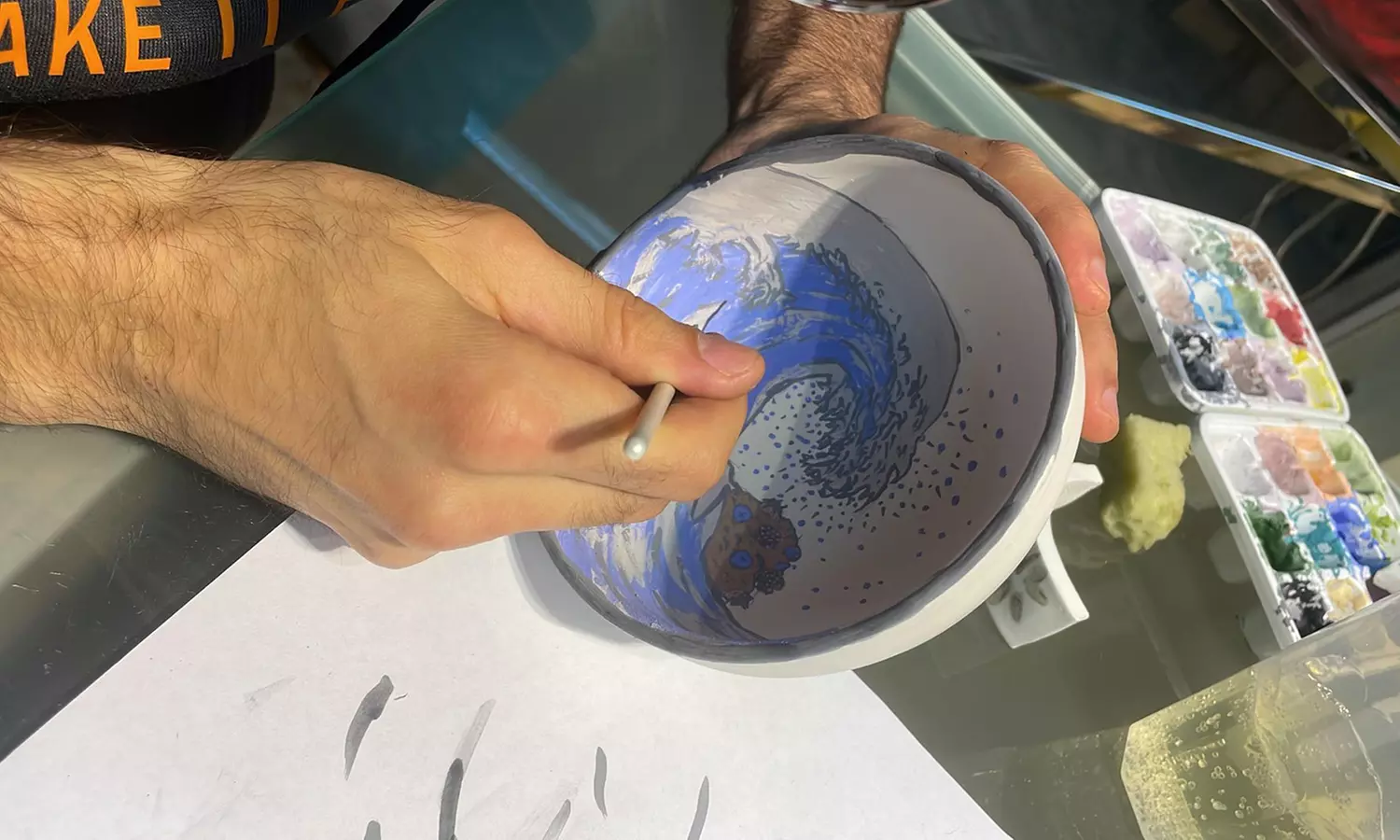 Taller de pintura cerámica con picoteo y bebida para 1 o 2 personas