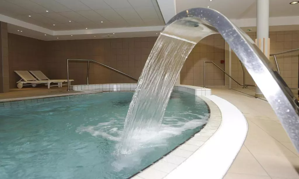 Savoyen: Superior-DZ mit Frühstück, opt. Spa, Fitness & Dinner