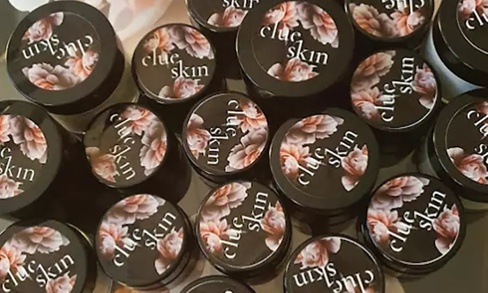 Makijaż permanentny brwi lub ust dla naturalnego piękna o każdej porze