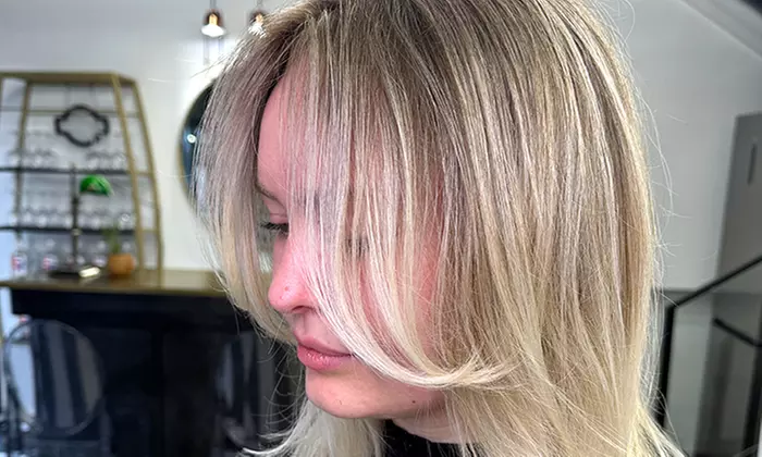 Damen-Haarschnitt, optional inkl. Tiefenpflege, Blowout und Styling
