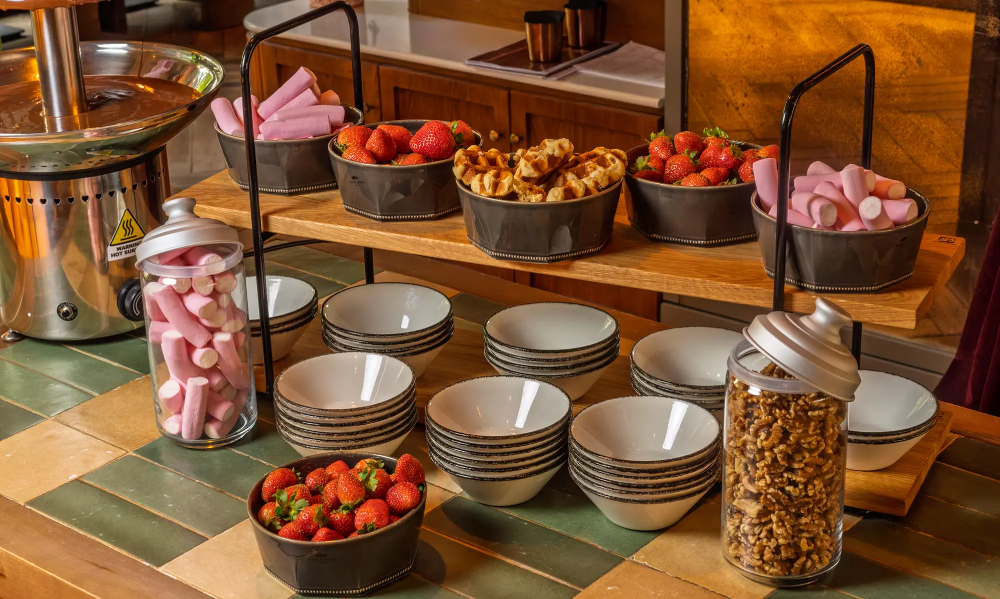 Brunch ilimitado con bufé libre de comida y bebida para 2 o 4 personas