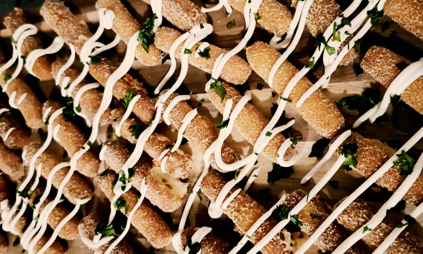 Catering para 15-20 o 30-35 personas con salados y dulces variados