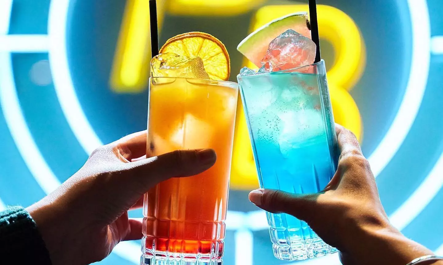 Shooting Simulator Thrill with Drinks for 2 or 4 Guests