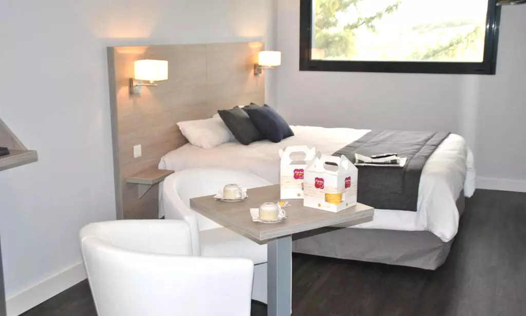 Proche Millau : séjour en chambre double, option PDJ et apéritif