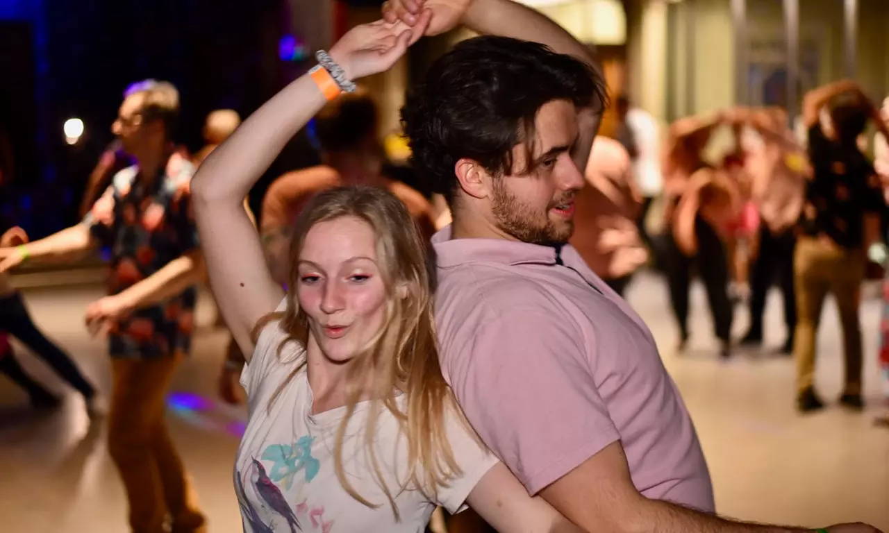 1 Monat „Modern Jive“ mit 4 Einheiten à 90 Min. für 1 oder 2 Personen