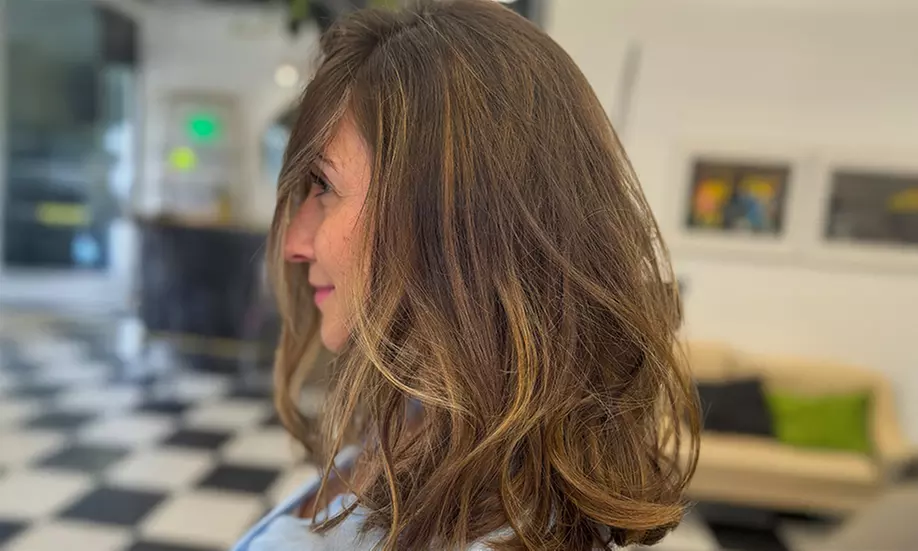 Damen-Haarschnitt, optional inkl. Tiefenpflege, Blowout und Styling