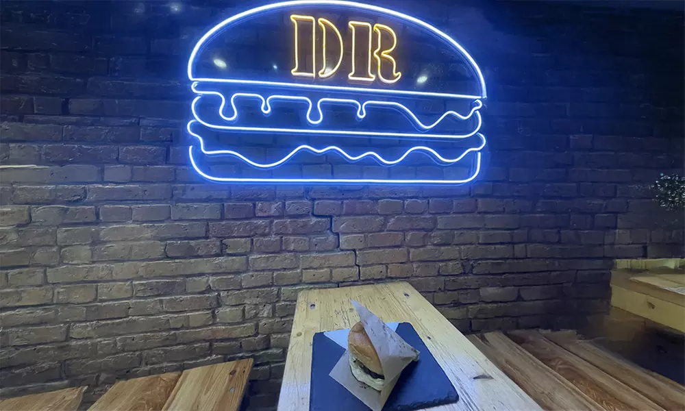 Saftiger Burger nach Wahl inklusive Pommes für 1, 2 oder 4 Personen