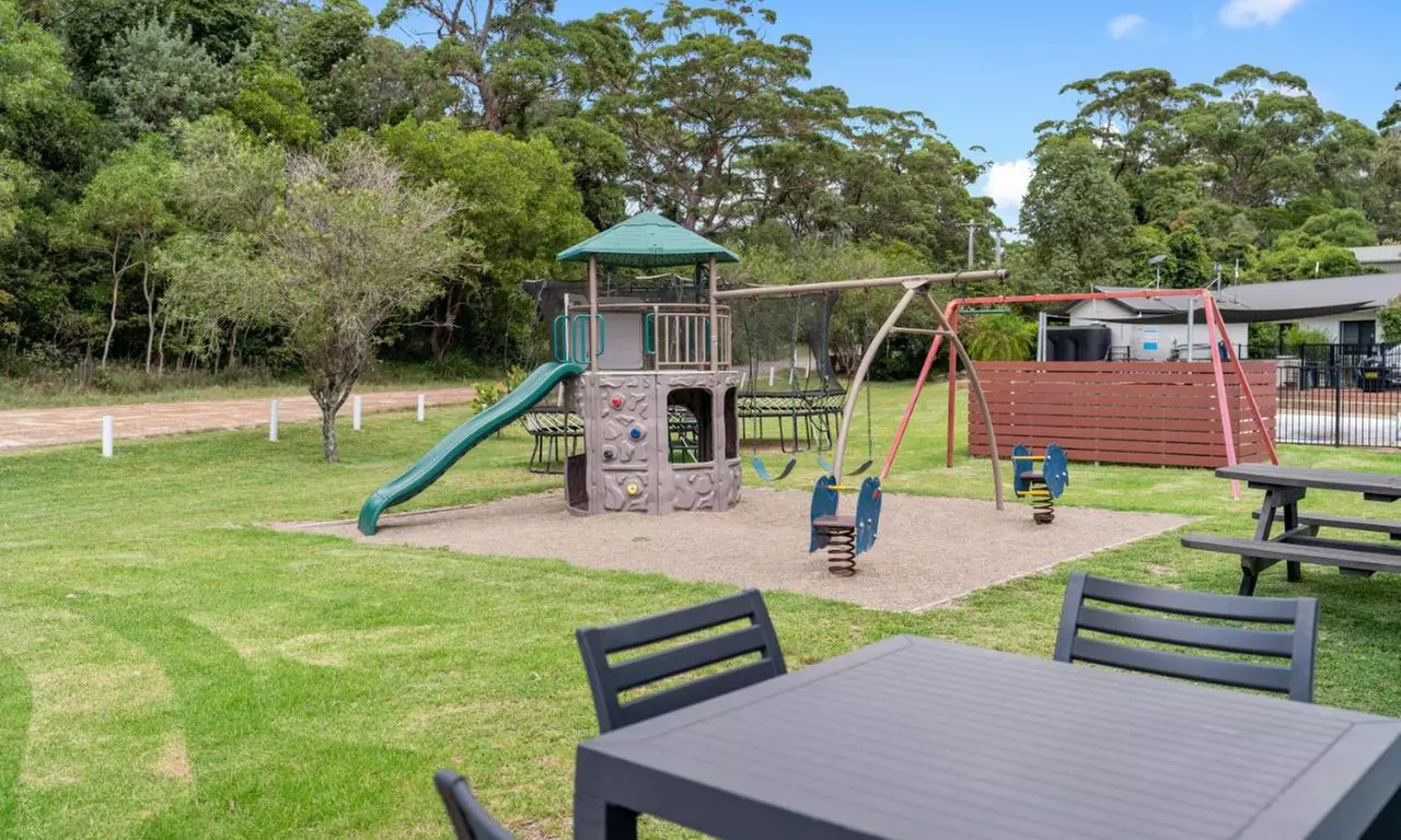 South Coast: 4* Two-Bedroom Apartment Stay with Bottle of Wine