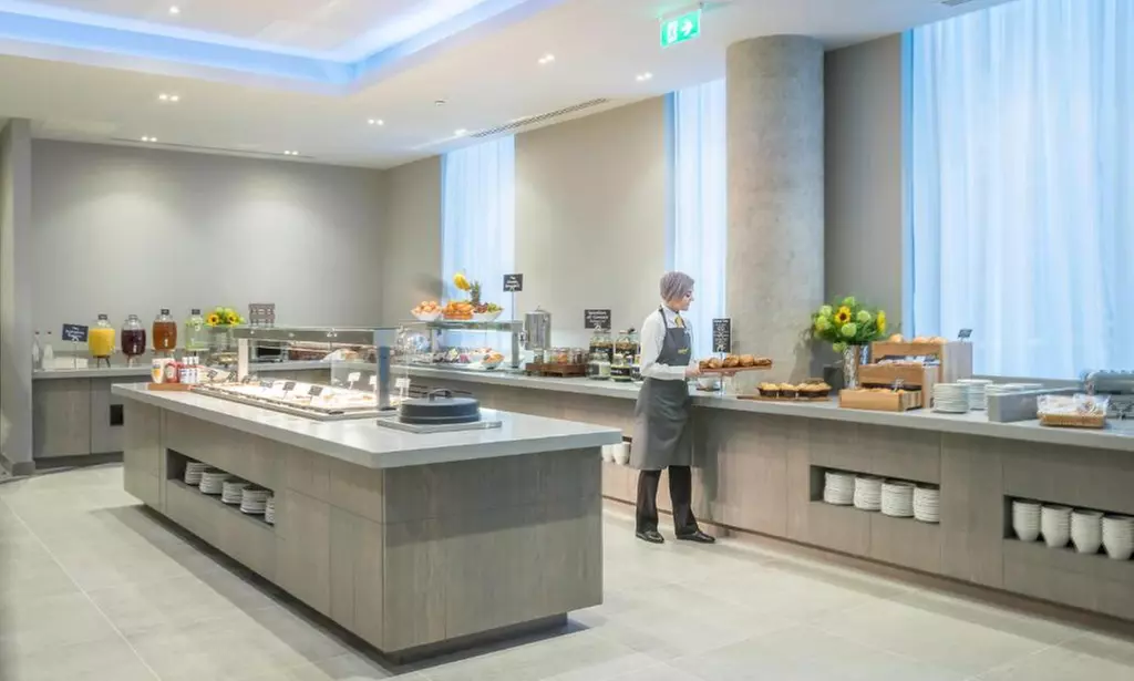 Belfast: 4* Double or Twin Room with Breakfast