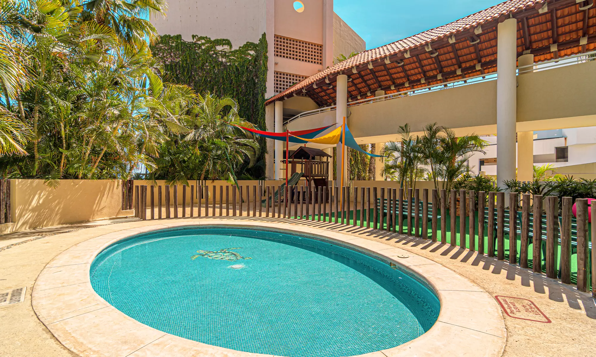 4-Star Beachfront Resort With Pools, Dining & Ocean Views