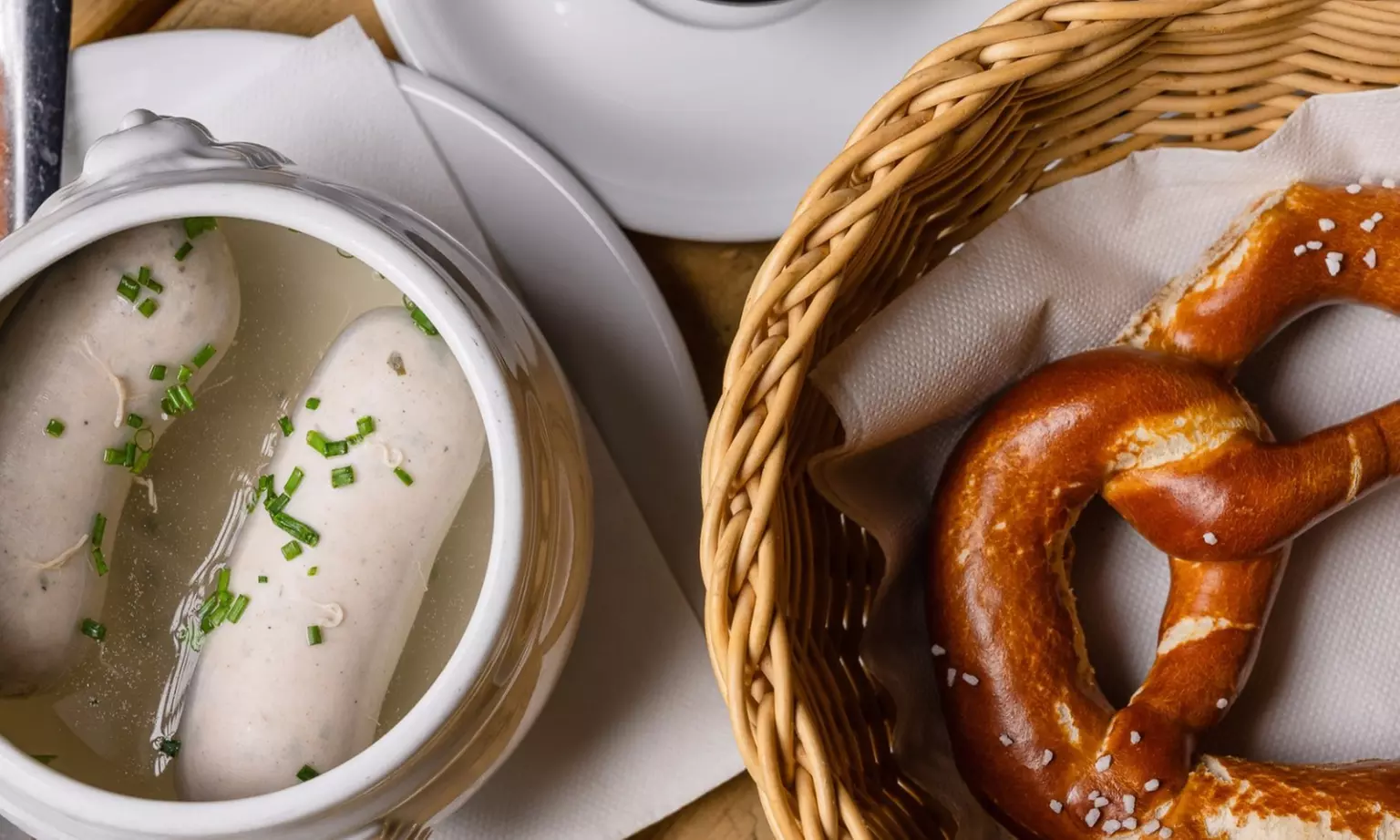 Bayerischer Familienbrunch am Sonntag mit Buffet für 2 Personen