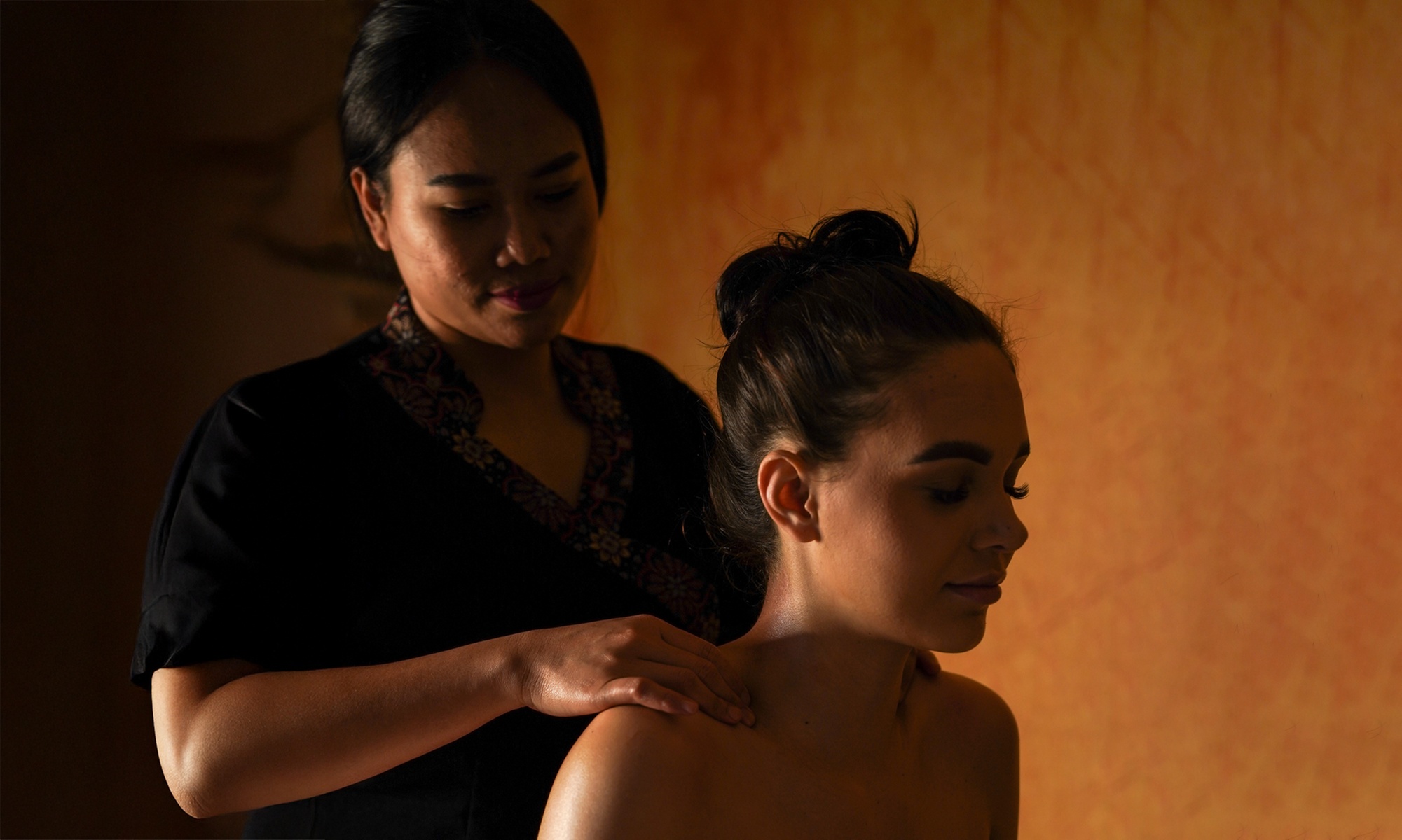 Głęboko relaksujący tajski i balijski masaż dla ciała i umysłu