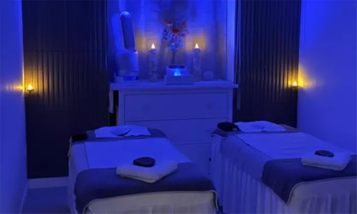 Masaje oriental de Filipinas en pareja con copa de cava y bombones