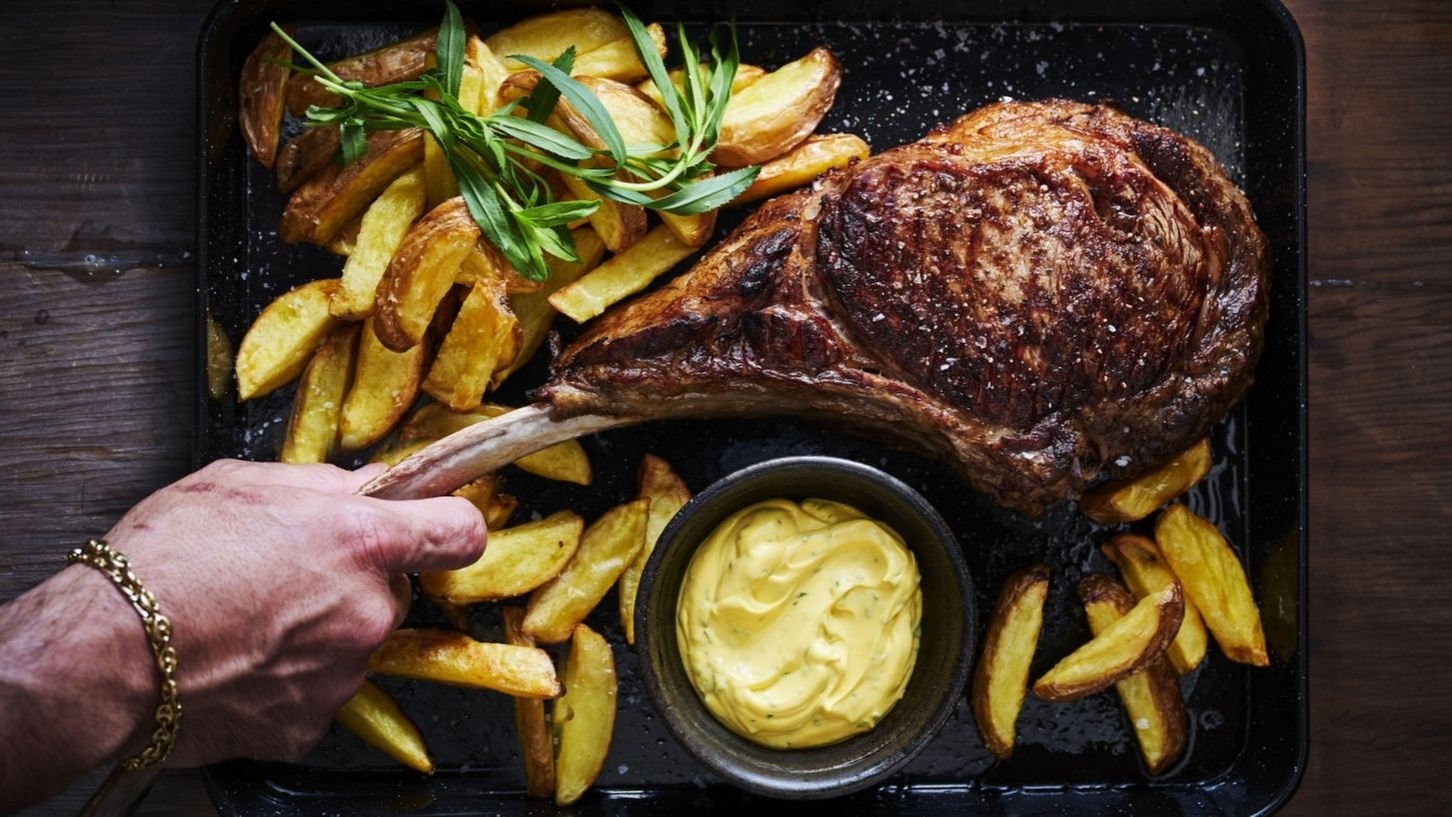 1Kg of Tomahawk, T-Bone or Rib-Eye Steak with Fries at American Diner