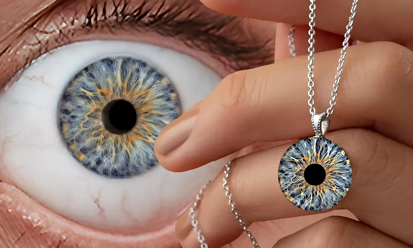 Iris-Fotografie: Datei, Poster, Canvas, Halskette oder Whiskey-Spender