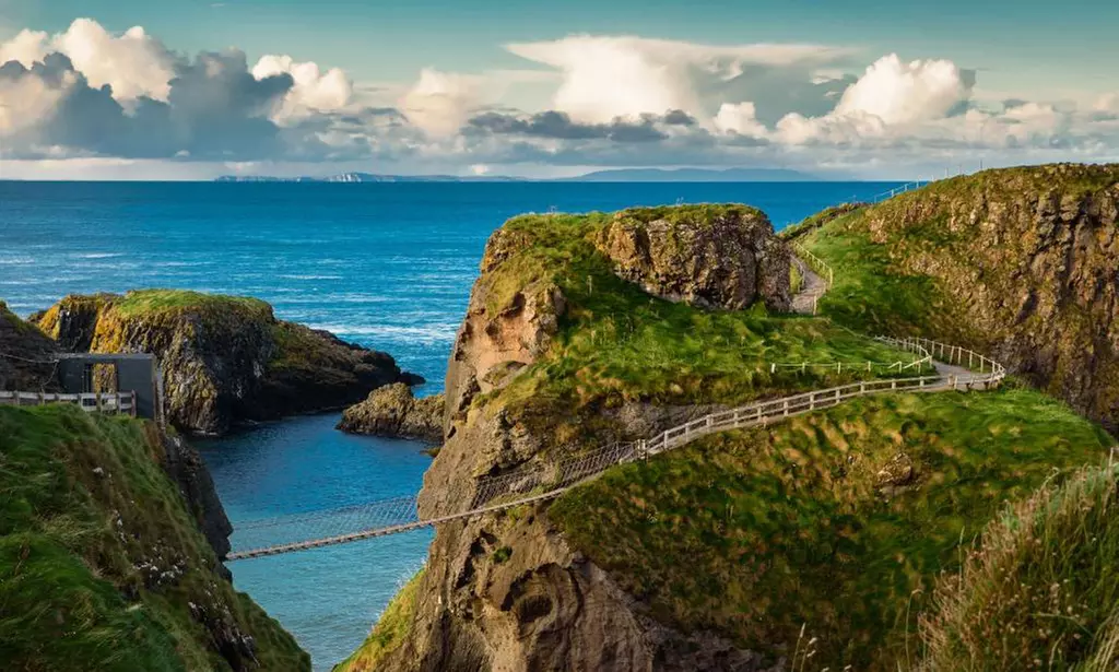 Belfast: 4* Double or Twin Room with Breakfast