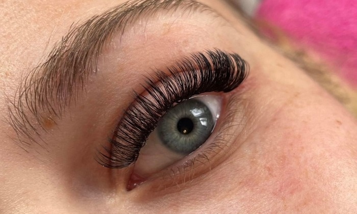 Elegantie of glamour met een professionele set wimpers naar keuze