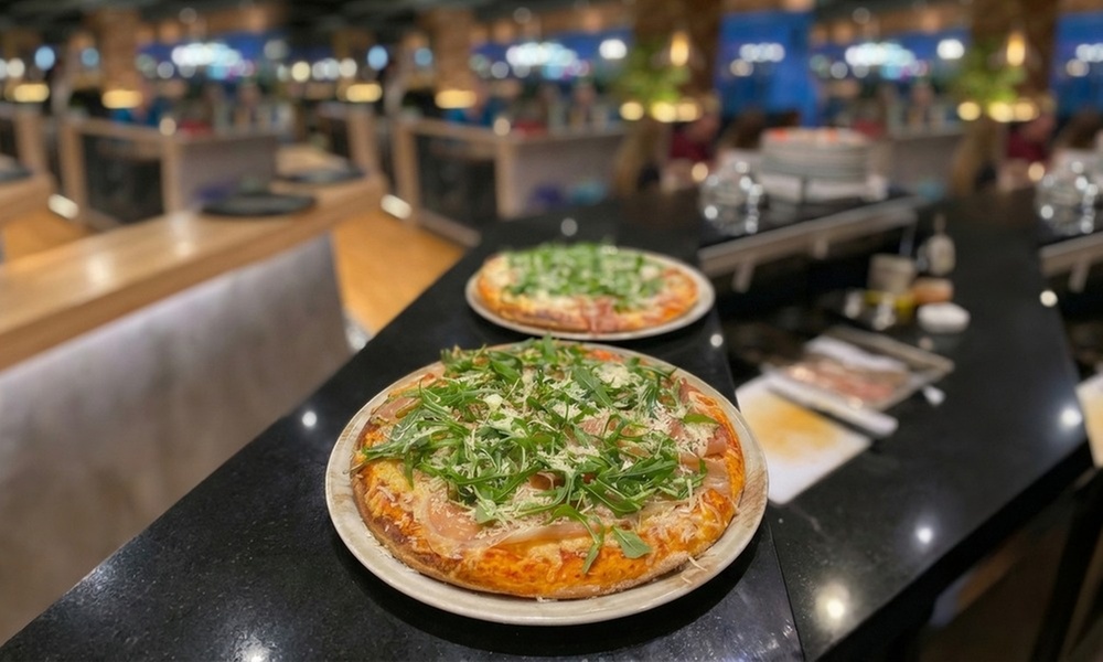Premium-Pizza auf Stein im Holzofen gebacken nach Wahl für 1-4 Pers.