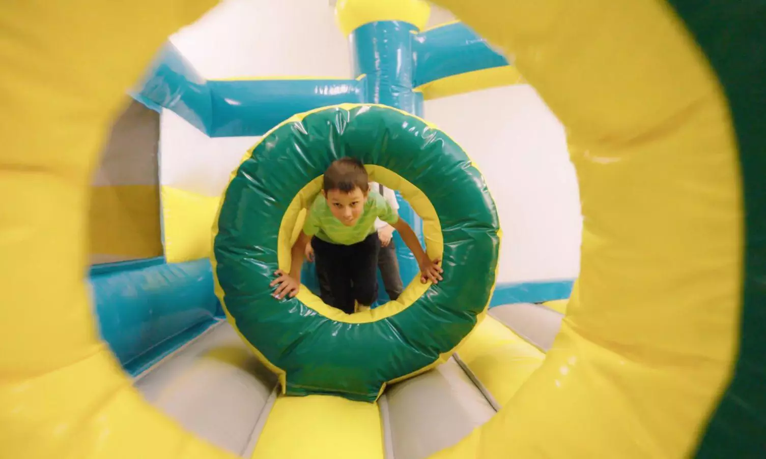 Eintritt für die Indoor Play Zone inkl. Getränk für 2 - 4 Personen