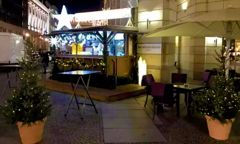 2 Glühweine oder nicht alkoholische Heißgetränke nach Wahl