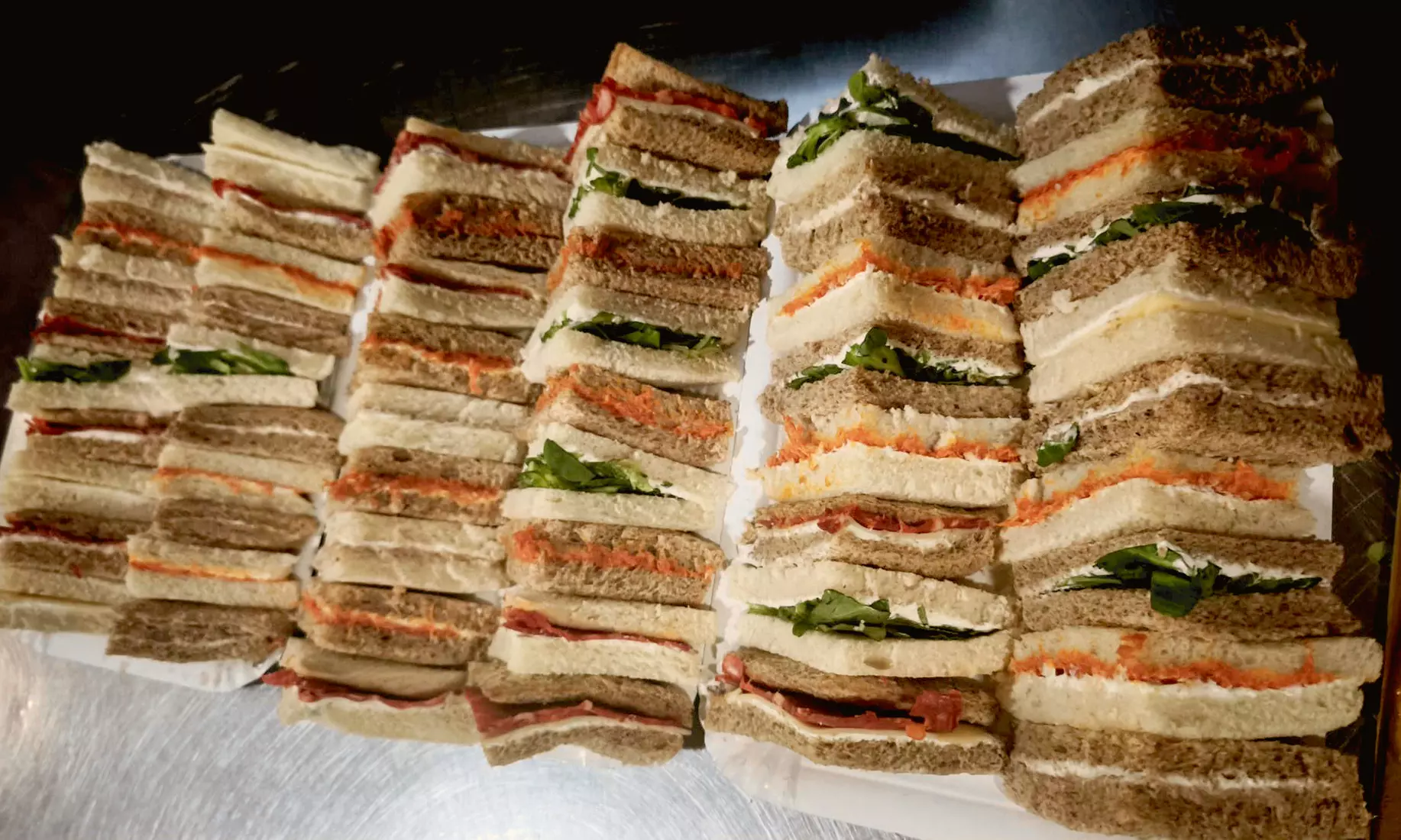 Catering para 15-20 o 30-35 personas con salados y dulces variados