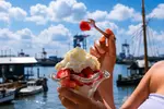 Eis-Becher nach Wahl inkl. Sahne für 1 oder 2 Personen