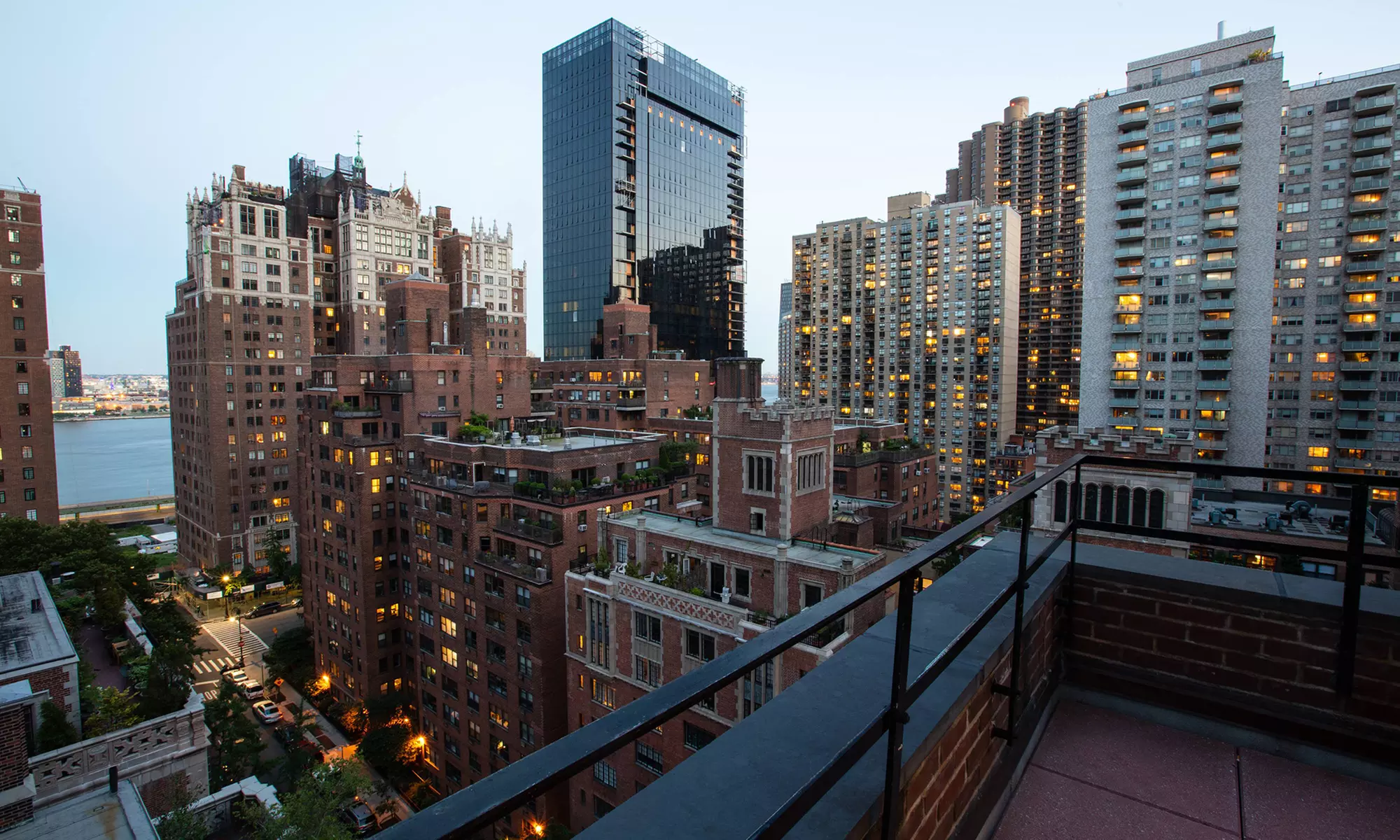 Midtown Manhattan hotel near Grand Central w/ Grab and Go credit