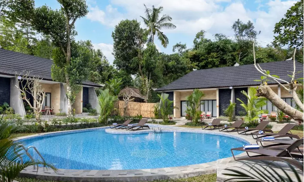 Bali: 5 or 7 Nights with Massage & more at Senetan Villas & Spa Resort