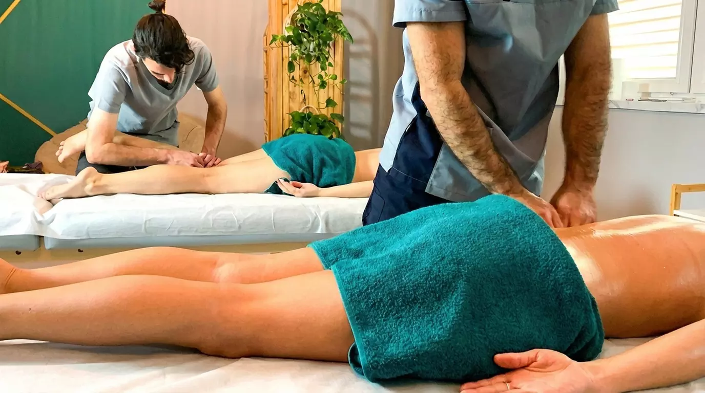 Masaże solo lub dla dwojga: ciepłą świecą, klasyczny i więcej