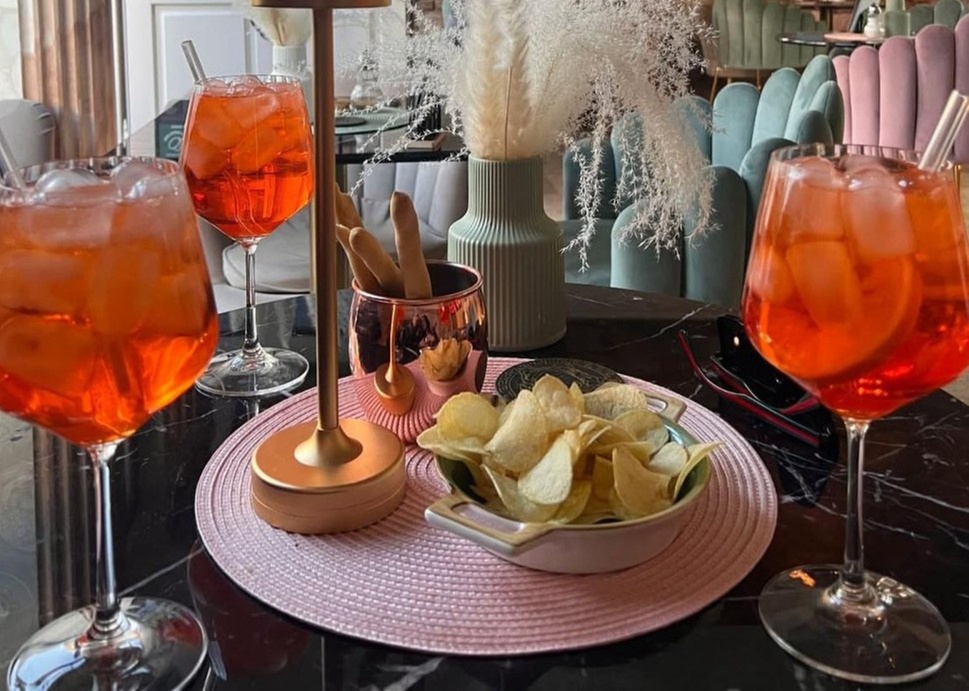 Cocktail nach Wahl inkl. Aperitivo Snacks für 2, 4 oder 6 Personen