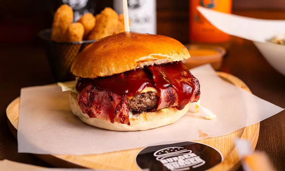 Köstliche Burger nach Wahl inkl. Pommes für 1, 2 oder 4 Personen