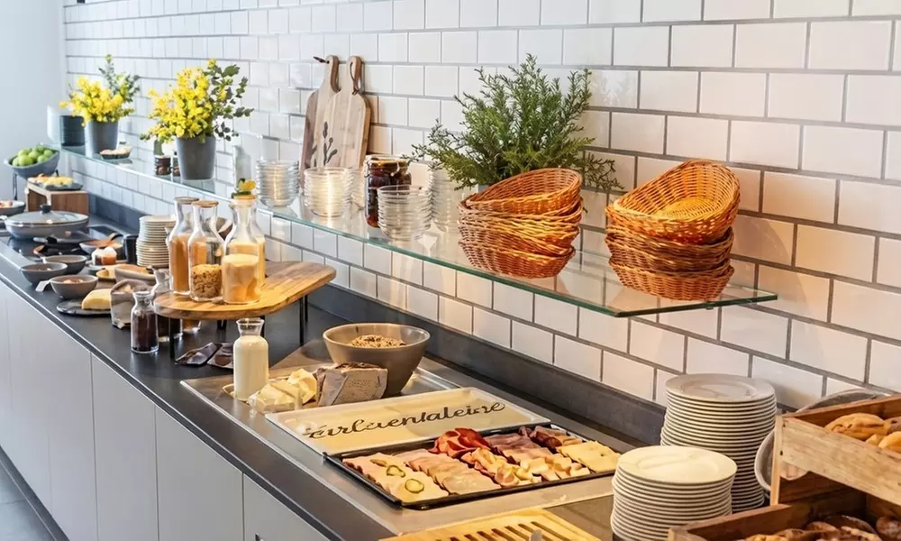 Frühstücksbuffet inkl. 1 Glas Sekt für 2 oder 4 Personen