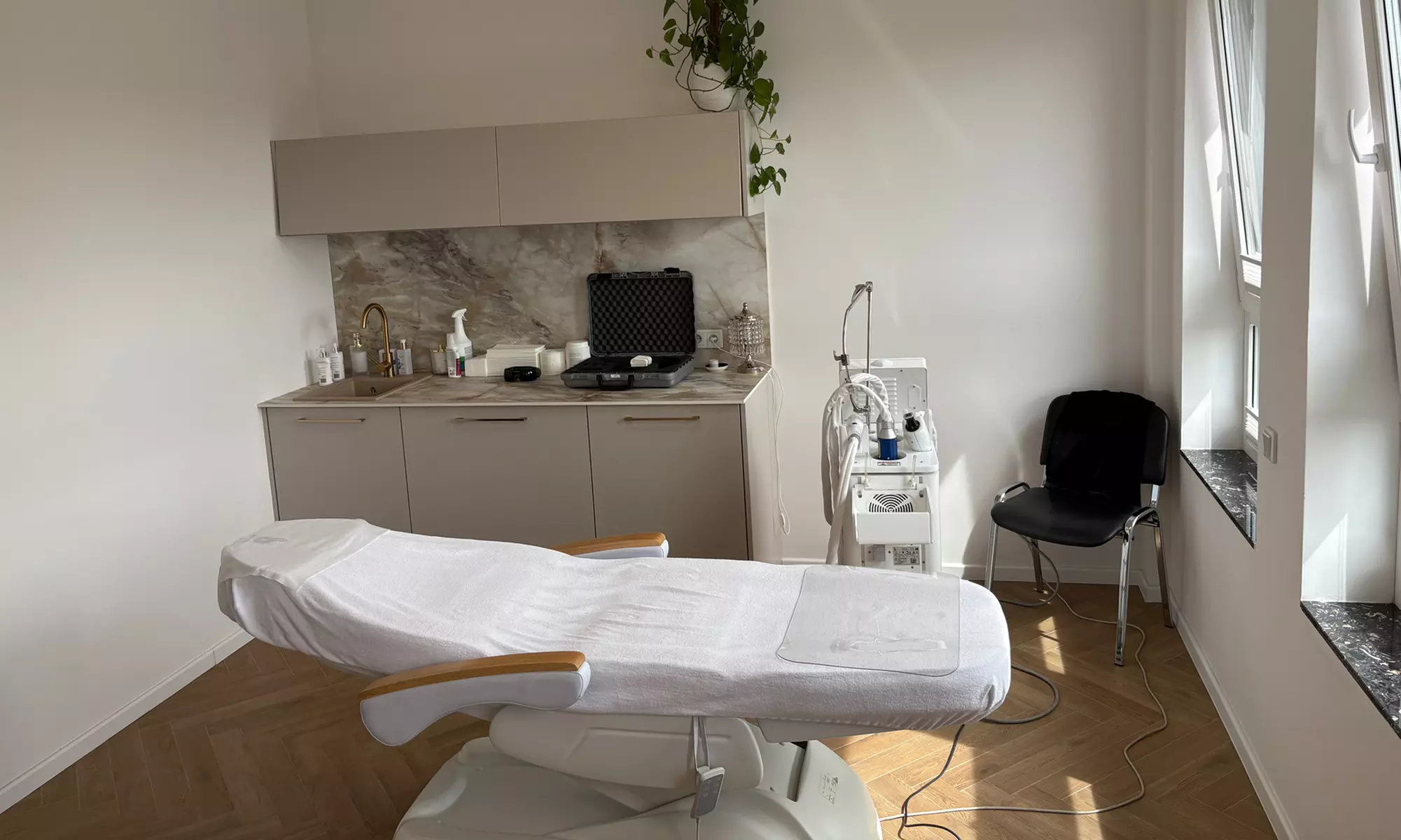 Laserowy peeling węglowy i spersonalizowana maska