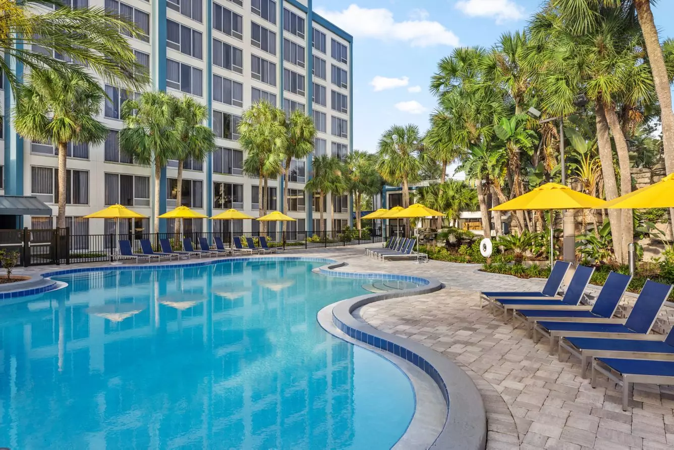 Luxury Resort Near Orlando Parks - Book Now!