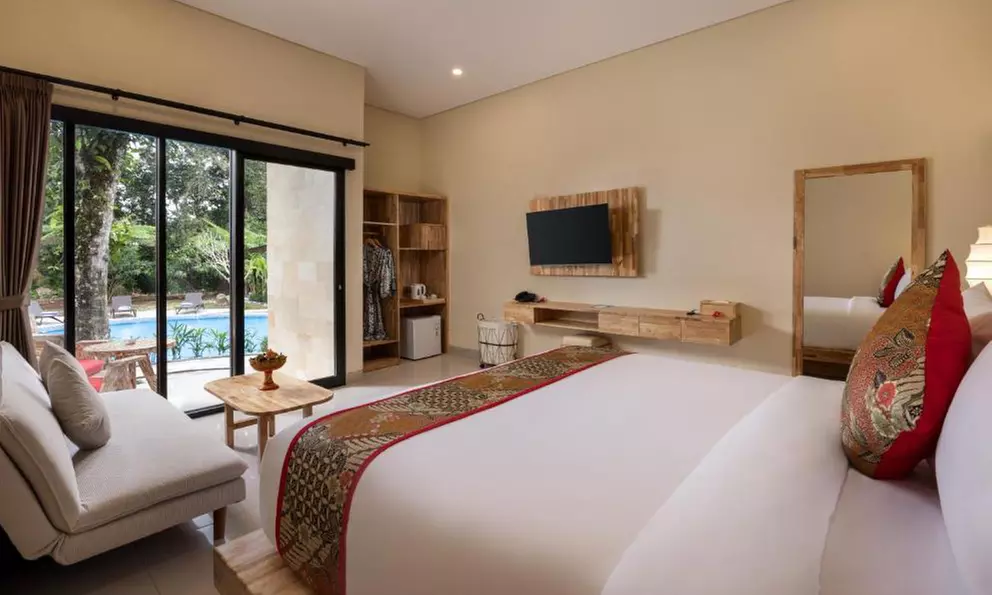 Bali: 5 or 7 Nights with Massage & more at Senetan Villas & Spa Resort