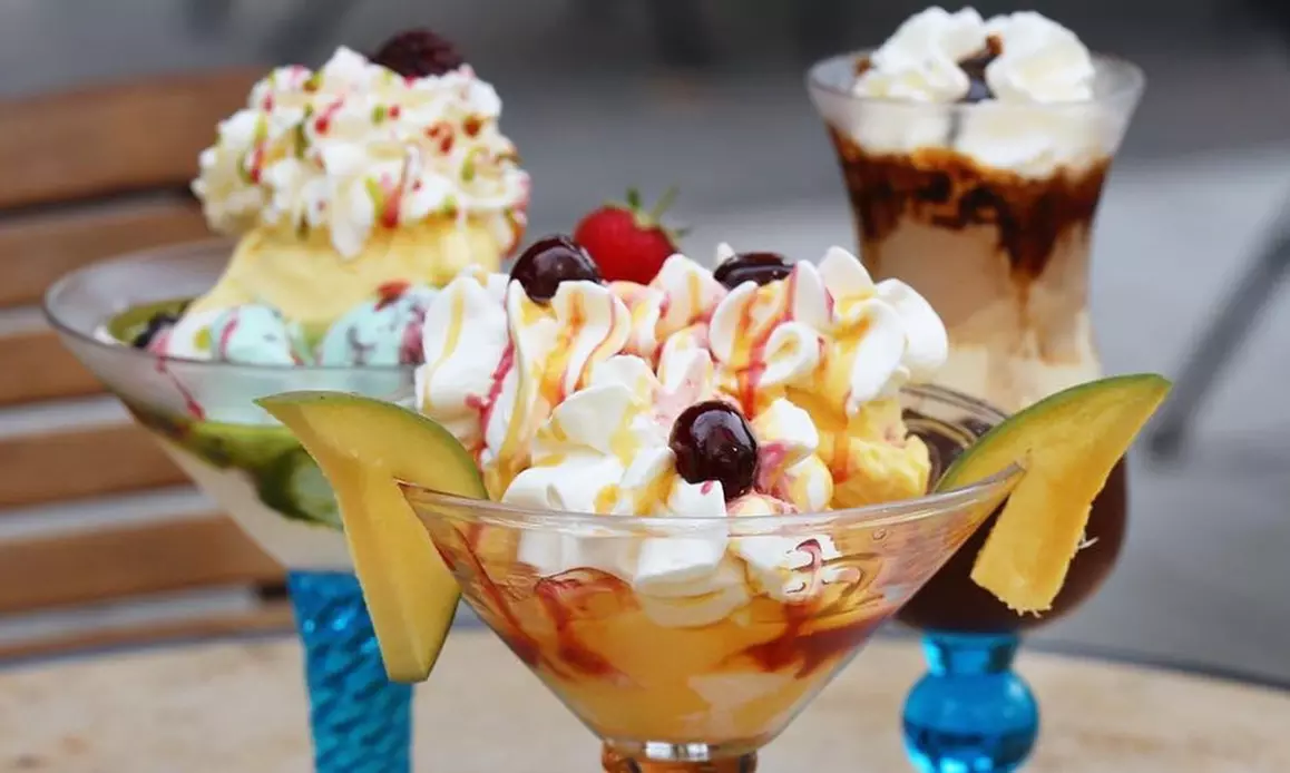 1 italienischer Eisbecher nach Wahl inkl. Heißgetränk für 1-4 Personen