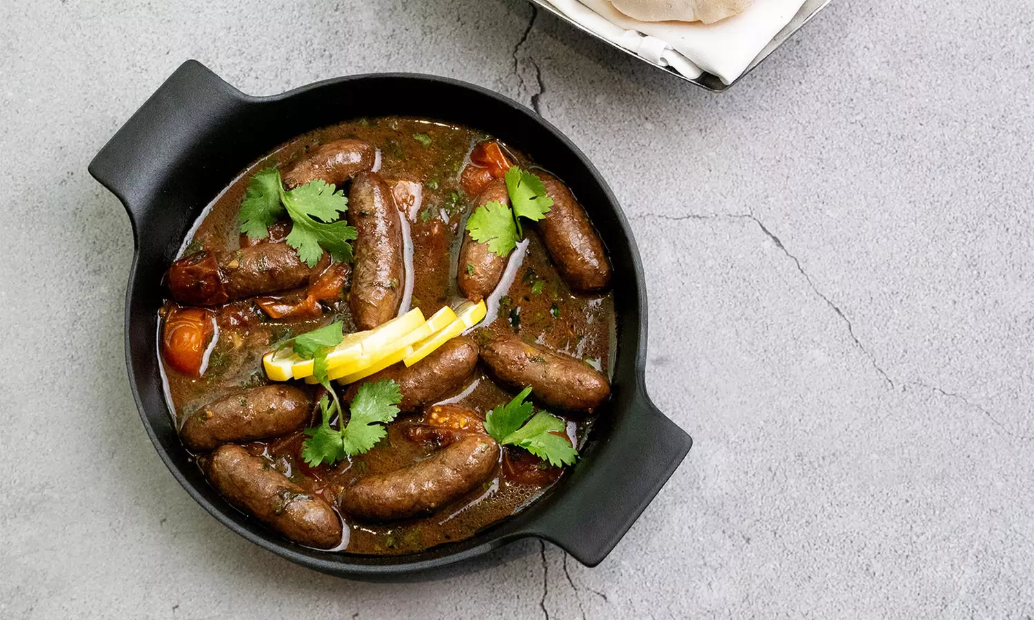 Free Flowing Beverages & 4-Course Set Menu