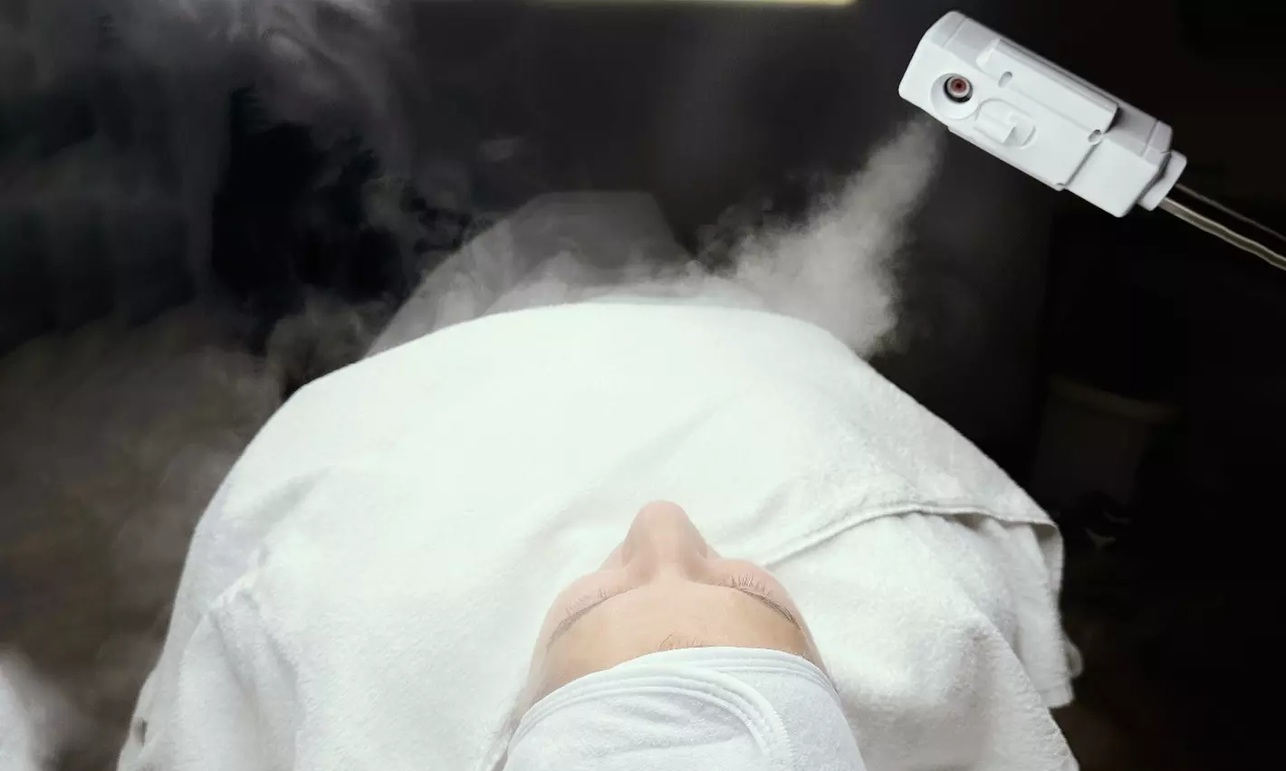 Wohltuende Gesichtsbehandlung oder inkl. Microneedling & Ausreinigung