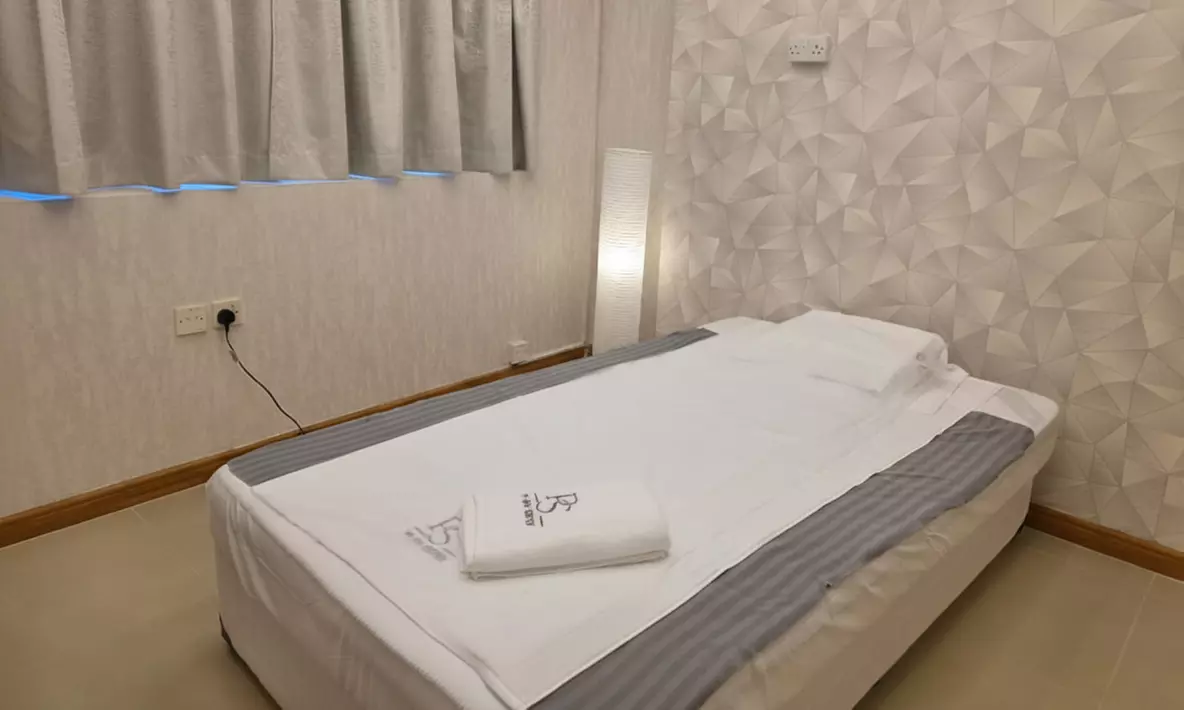 30, 45, 60, 90 or 120-Minute Basic/ Aroma/ Hot Oil Spa Treatment