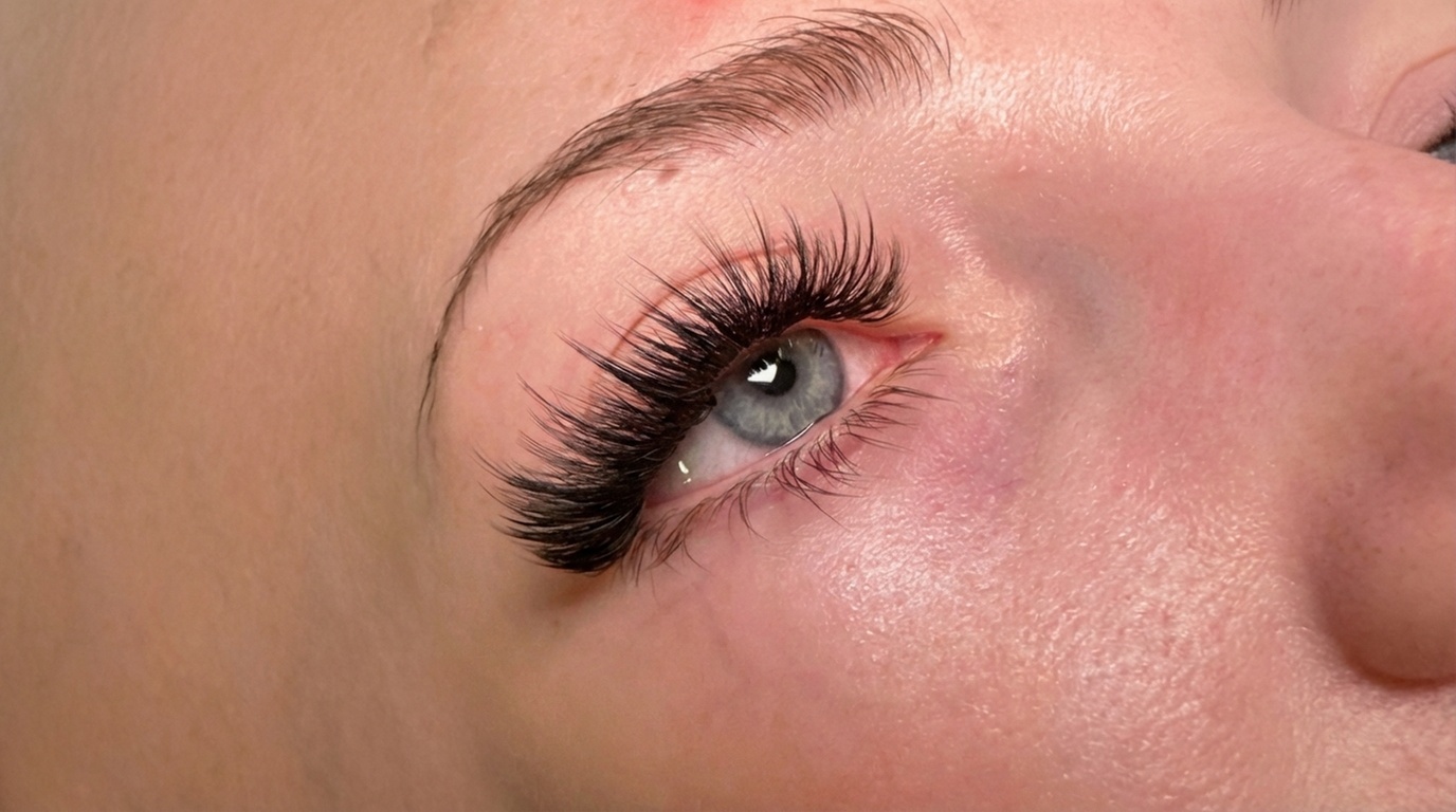 Transform Your Look with a Full Set of Eyelash Extensions in Any Style