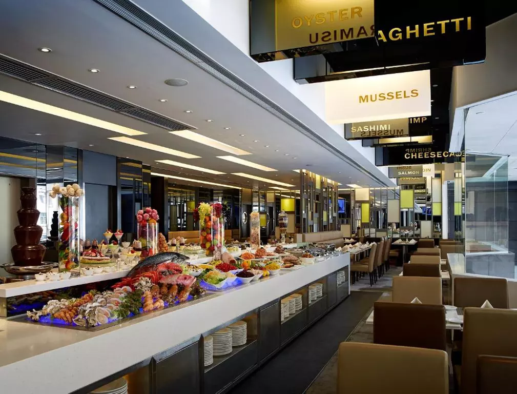 ✈︎ 9-Day Twin Centre Hong Kong & Phuket Holiday with Flights