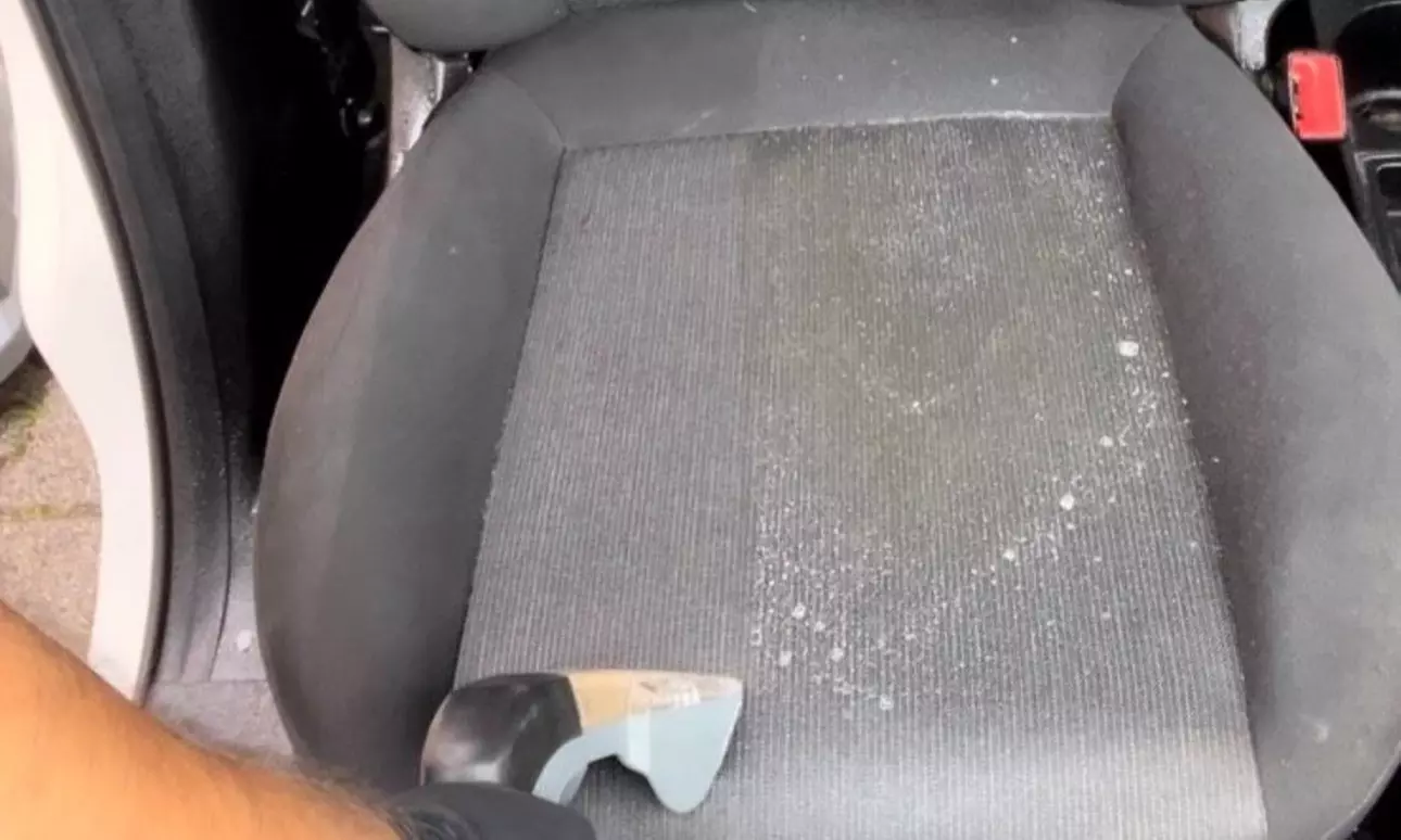 Bis zu 30% Rabatt auf den Professionelle Autopflege (innen und außen) bei GLANZWERK