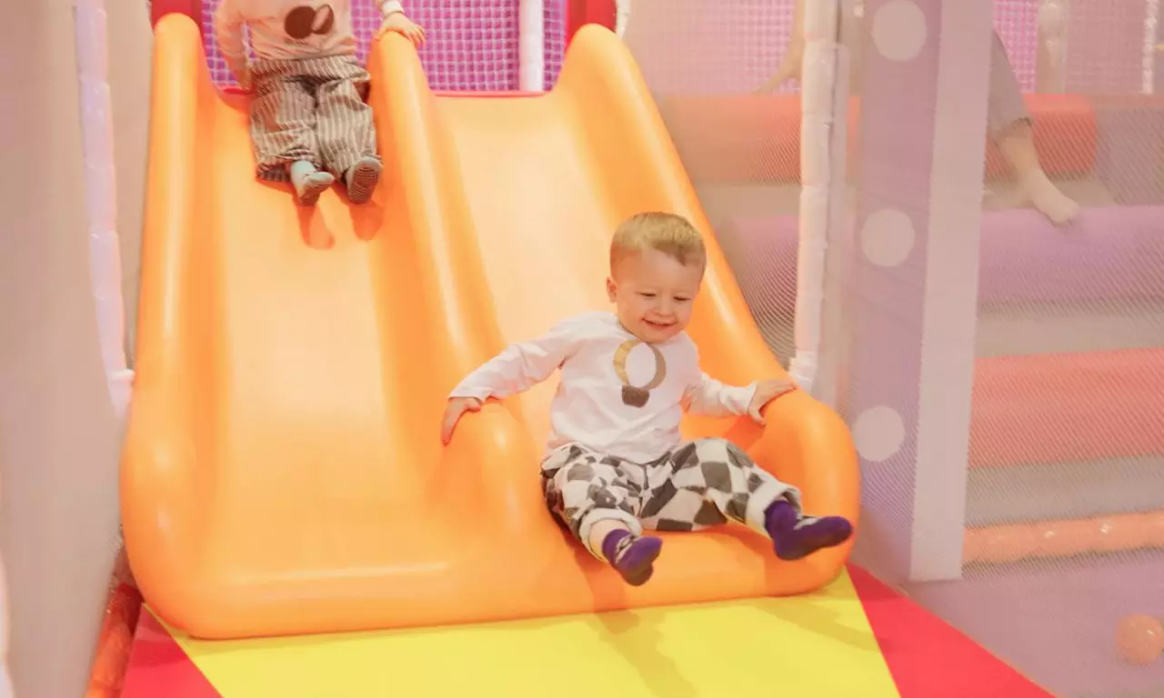 Eintritt für die Indoor Play Zone inkl. Getränk für 2 - 4 Personen