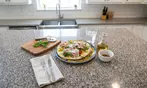 Festin italien au bord de l'eau à La Vita Attiva