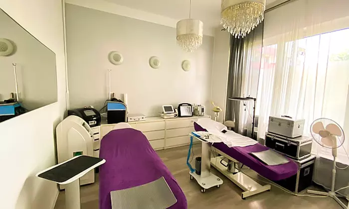 Pakiet 4 zabiegów liposukcji ultradźwiękowej na brzuch, uda i pośladki