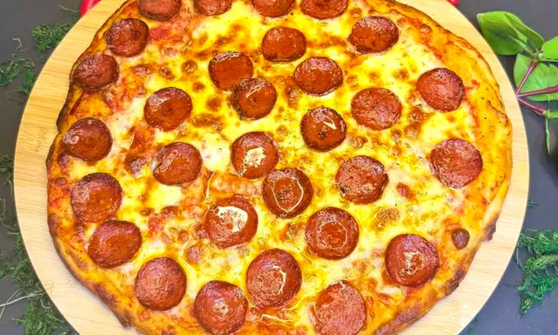 Menú de pizza o hamburguesa con patatas y bebida para 2 o 4 personas