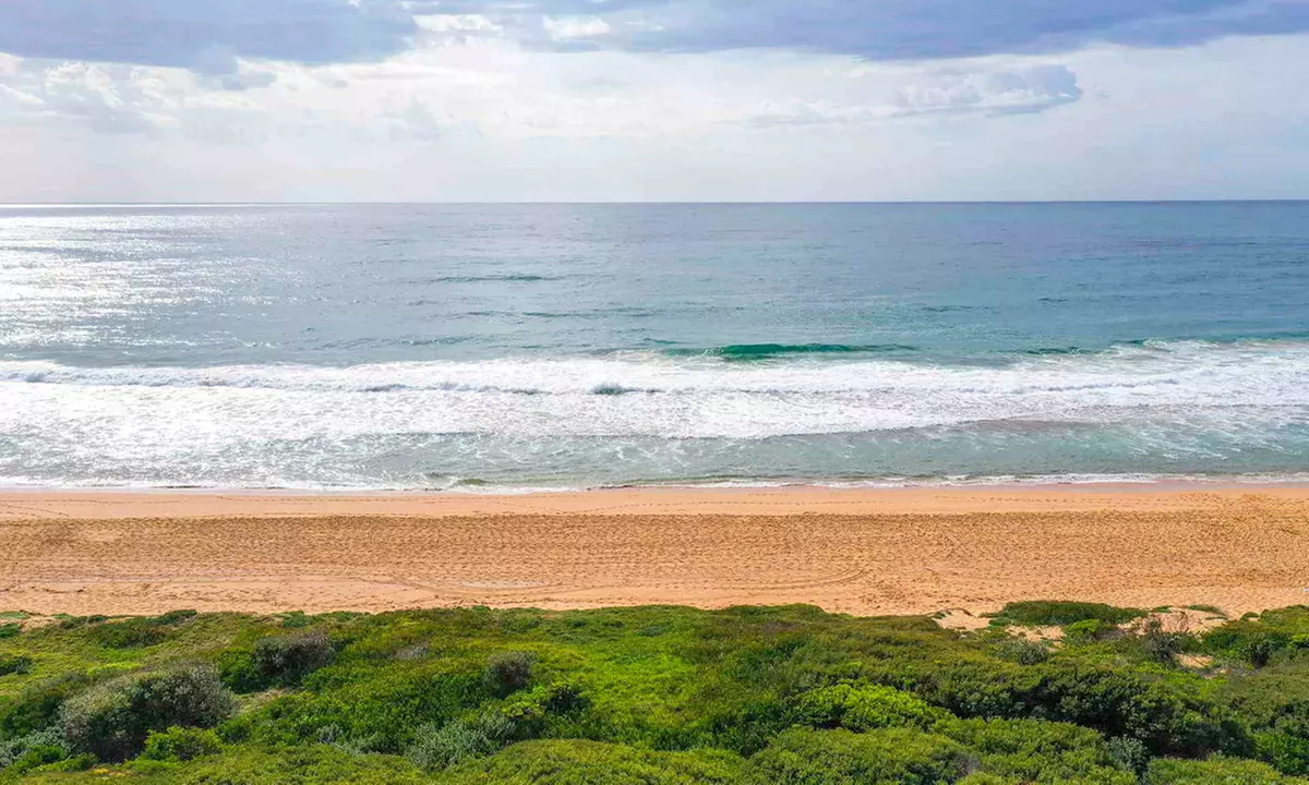 Narrabeen Beach: Studio Suite with Breakfast and Welcome Drinks