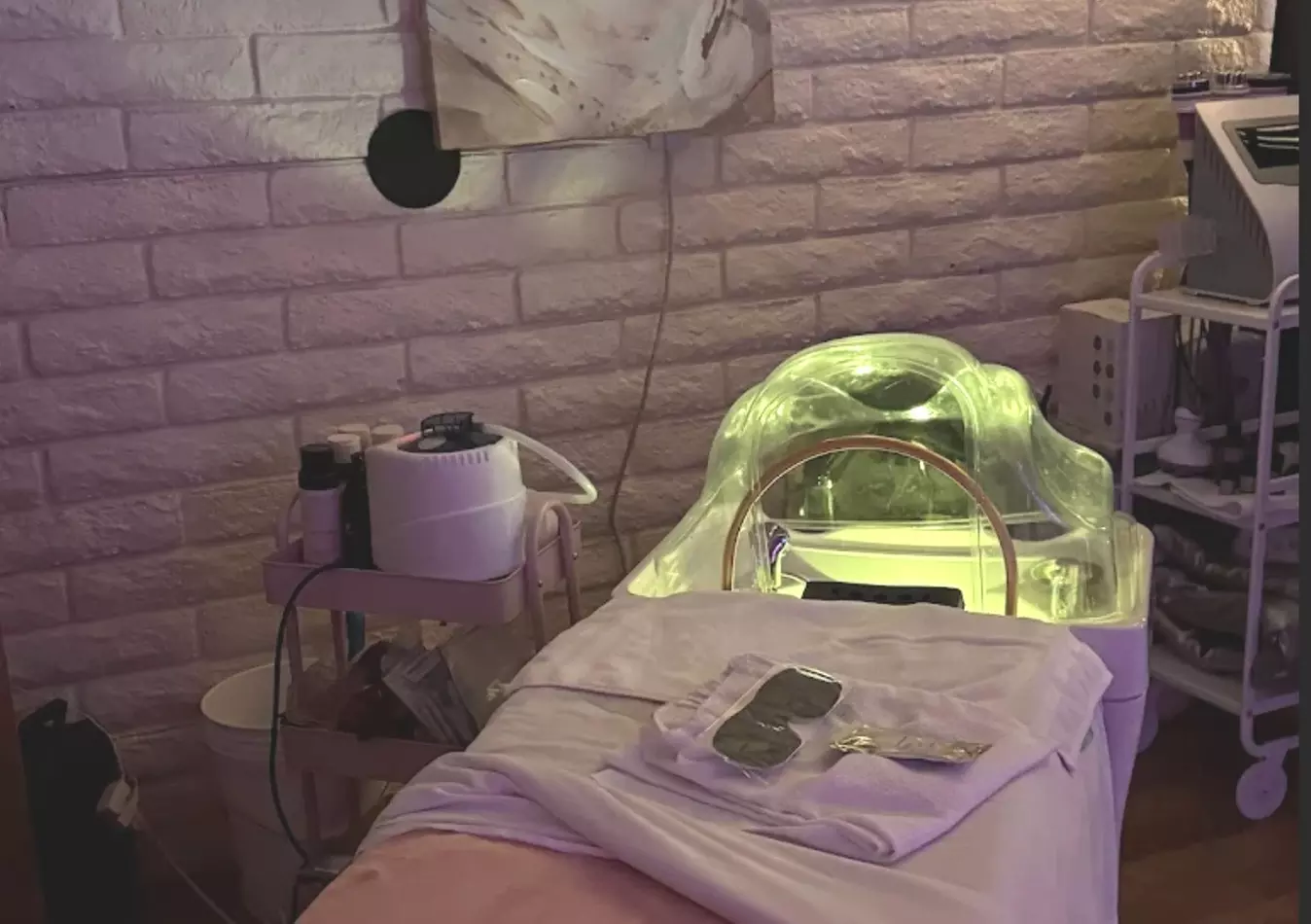 Luxury Head Spa Treatment w/Massage on Neck/Scalp + Hair Steaming