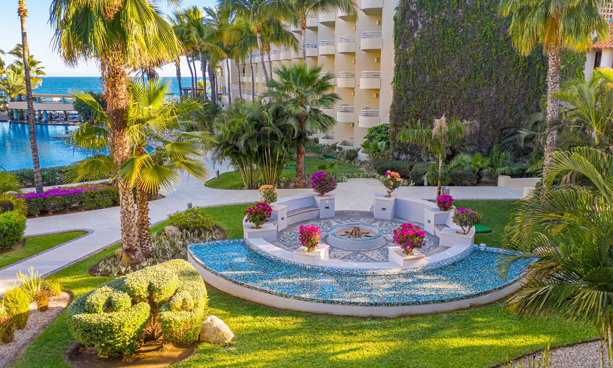 4-Star Beachfront Resort With Pools, Dining & Ocean Views