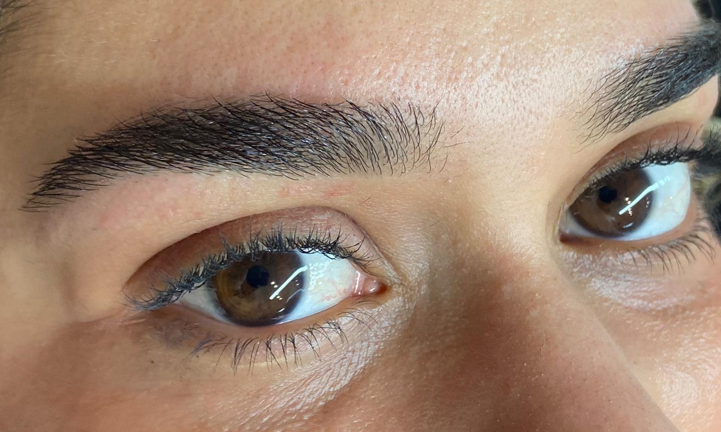 Microblading des sourcils, restructuration ou soin Hydra Gloss lèvres